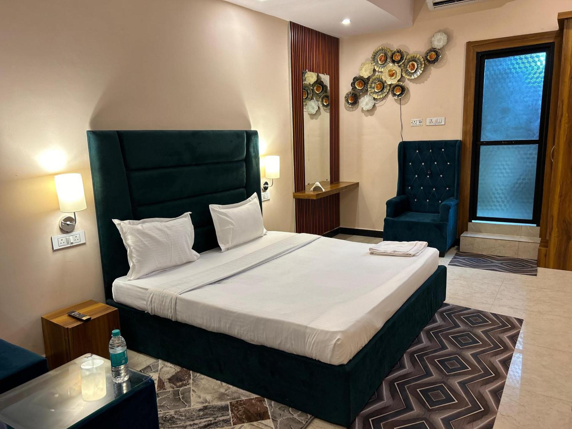 Hotels7Apple Mahoba Exterior photo